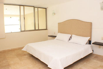 Ocean Plaza Condos 3*