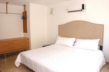 Ocean Plaza Condos 3* Playa del Carmen