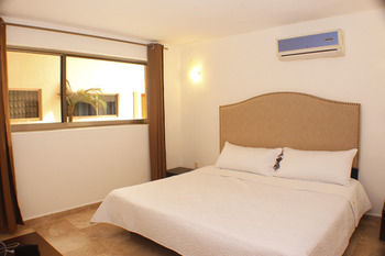 Hotel Ocean Plaza Condos 3*