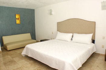 Ocean Plaza Condos 3*