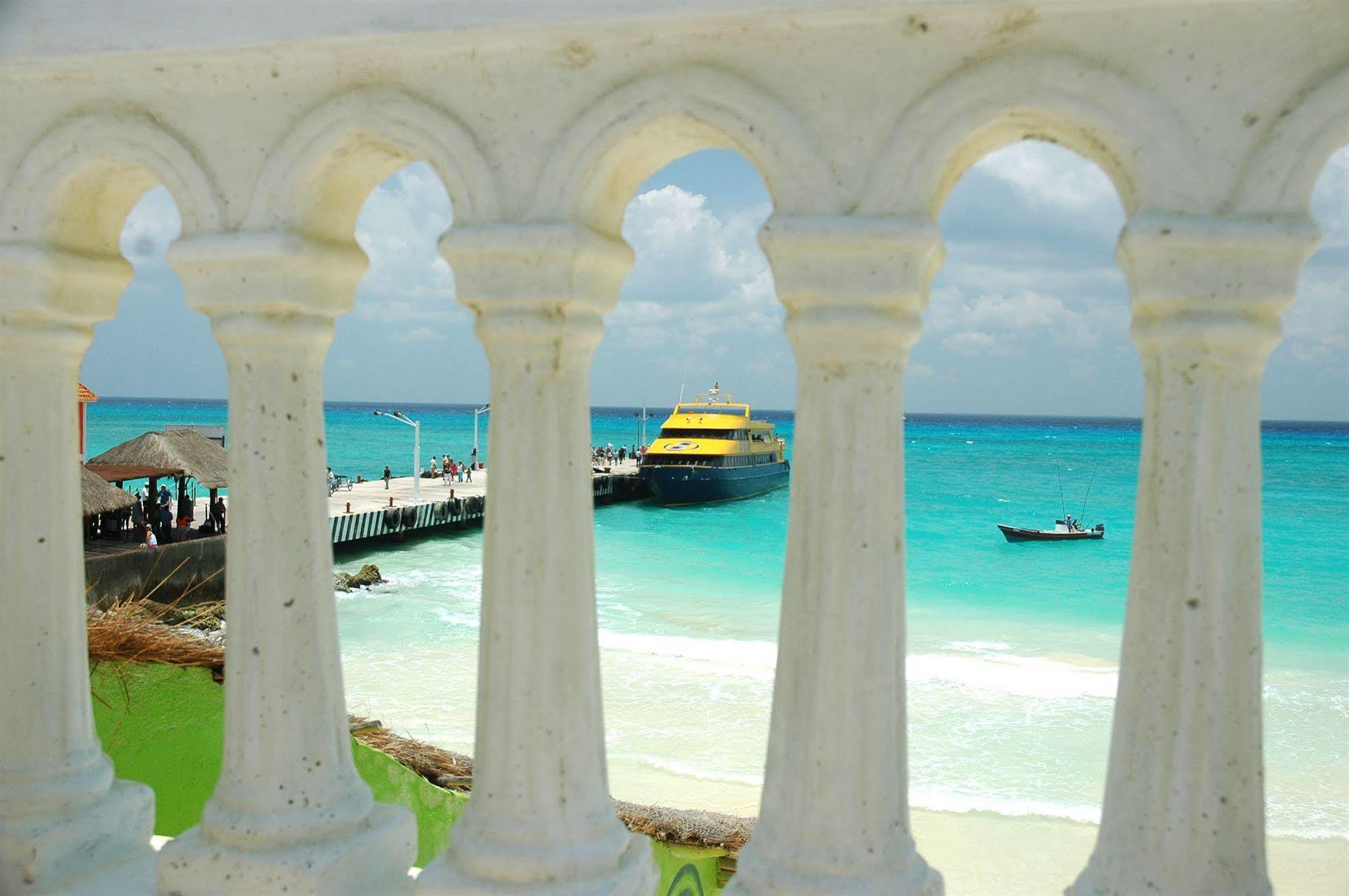 Plaza Marina Khách sạn 3*
