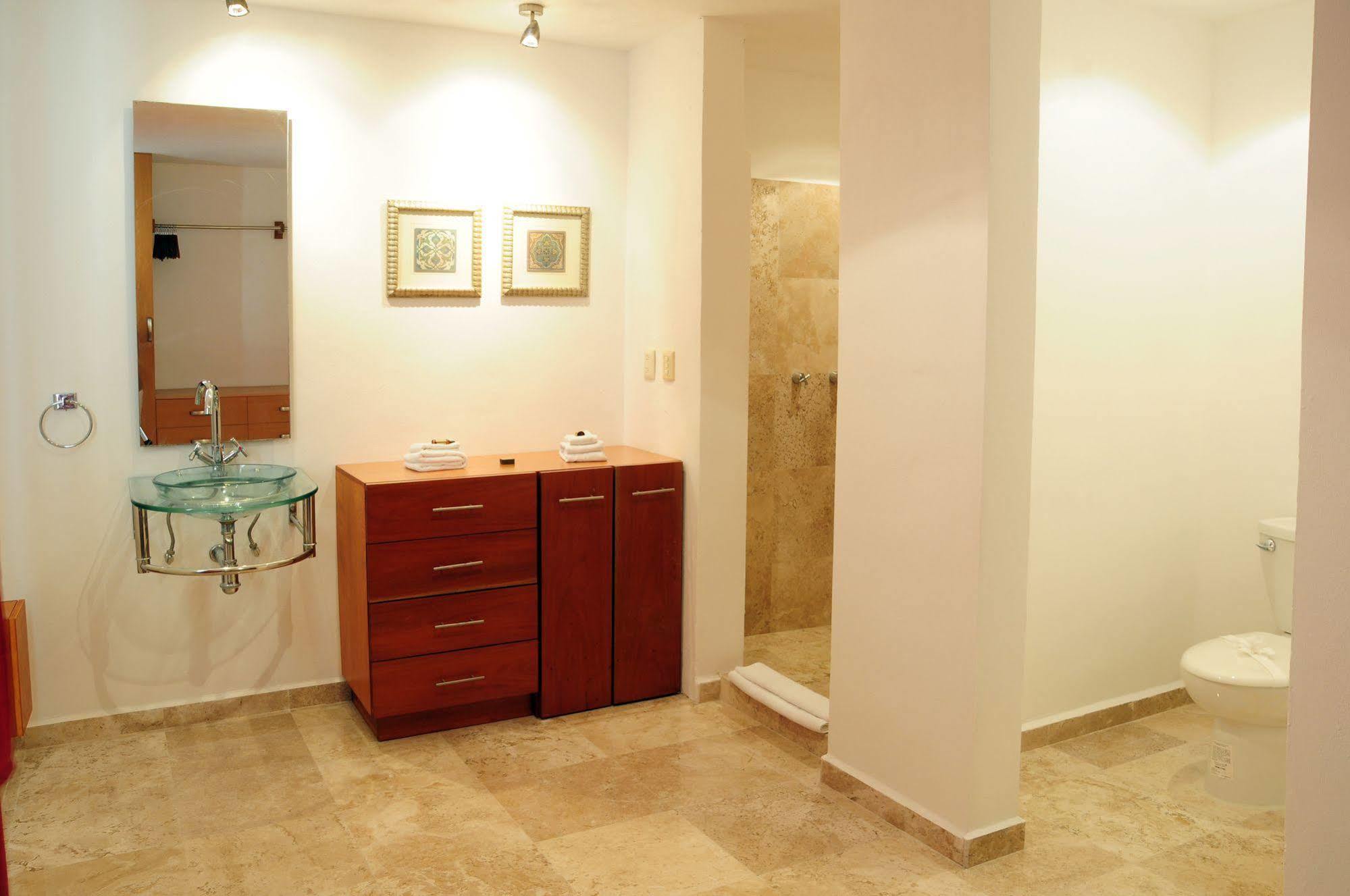 Hotel Ocean Plaza Condos 3*