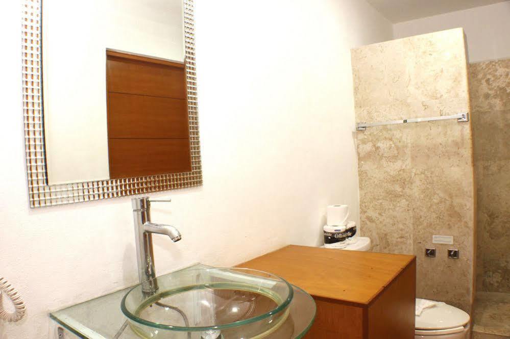 Hotel Ocean Plaza Condos Playa del Carmen