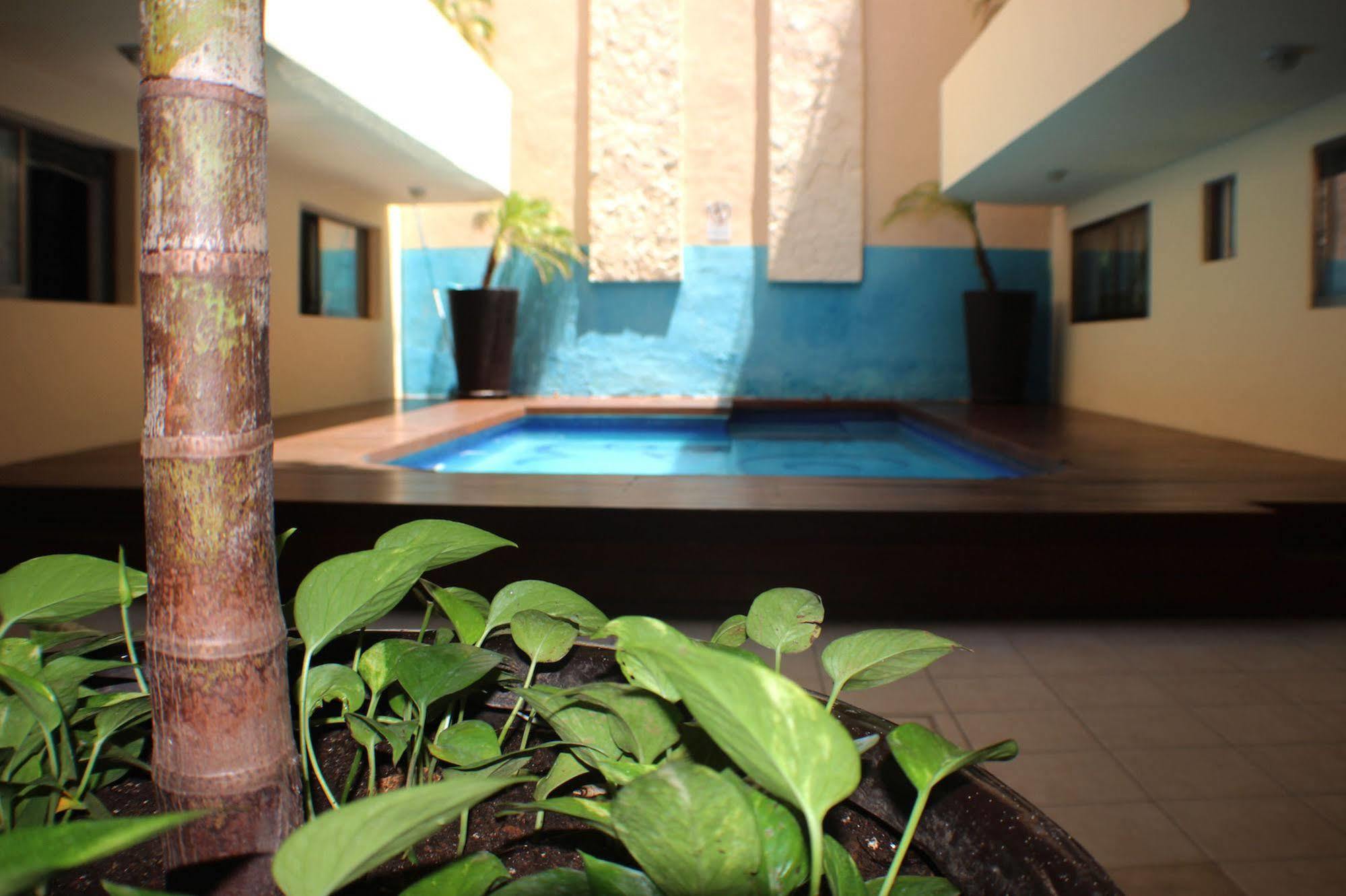 Hotel Ocean Plaza Condos Playa del Carmen