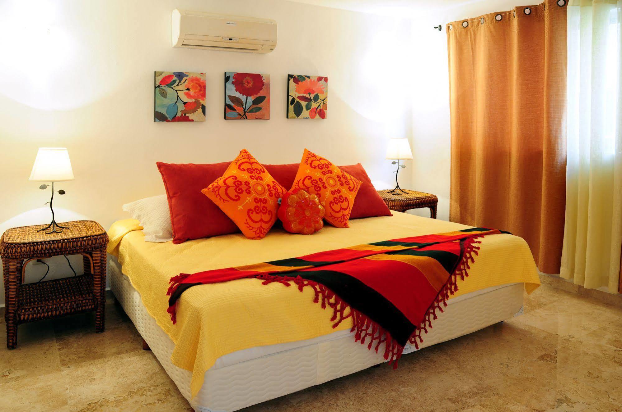 Ocean Plaza Condos 3*
